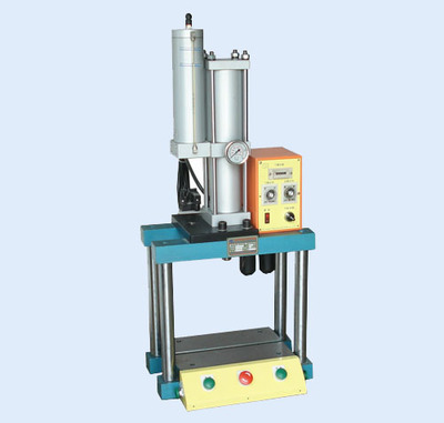 銘鏘四柱增壓壓床 電子材料生產的精密利器